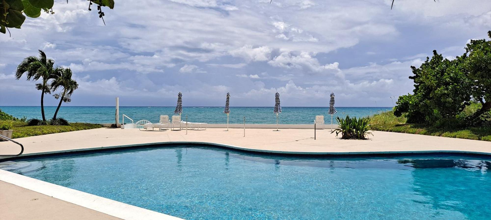 Newly Remodeled Luxury Beachfront 2-bedroom Appartement *